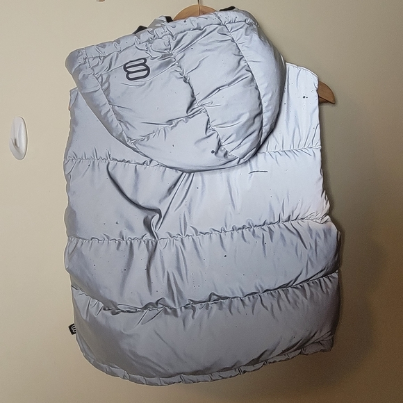 Aritizia Superpuff Vest Silver Medium - Picture 3 of 5
